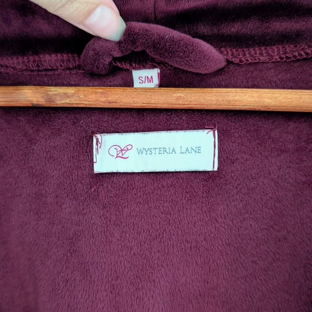 Luxurious Purple Velvet Robe - Picture 2 of 7
